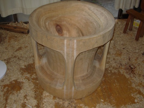 弥生時代の出土品の臼と杵を復元